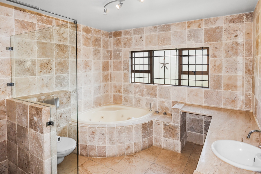 4 Bedroom Property for Sale in Beacon Bay Eastern Cape